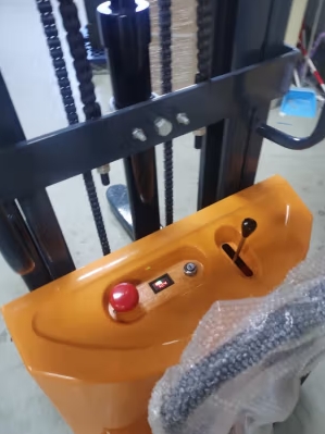 揚(yáng)子堆高車(chē)B1520