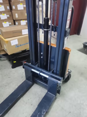 揚(yáng)子堆高車(chē)B1520