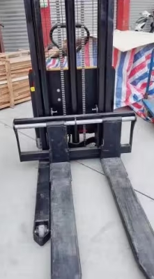 揚(yáng)子堆高車(chē)B1016